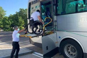 Transporte adaptado Autobuses adaptados con rampas eléctricas