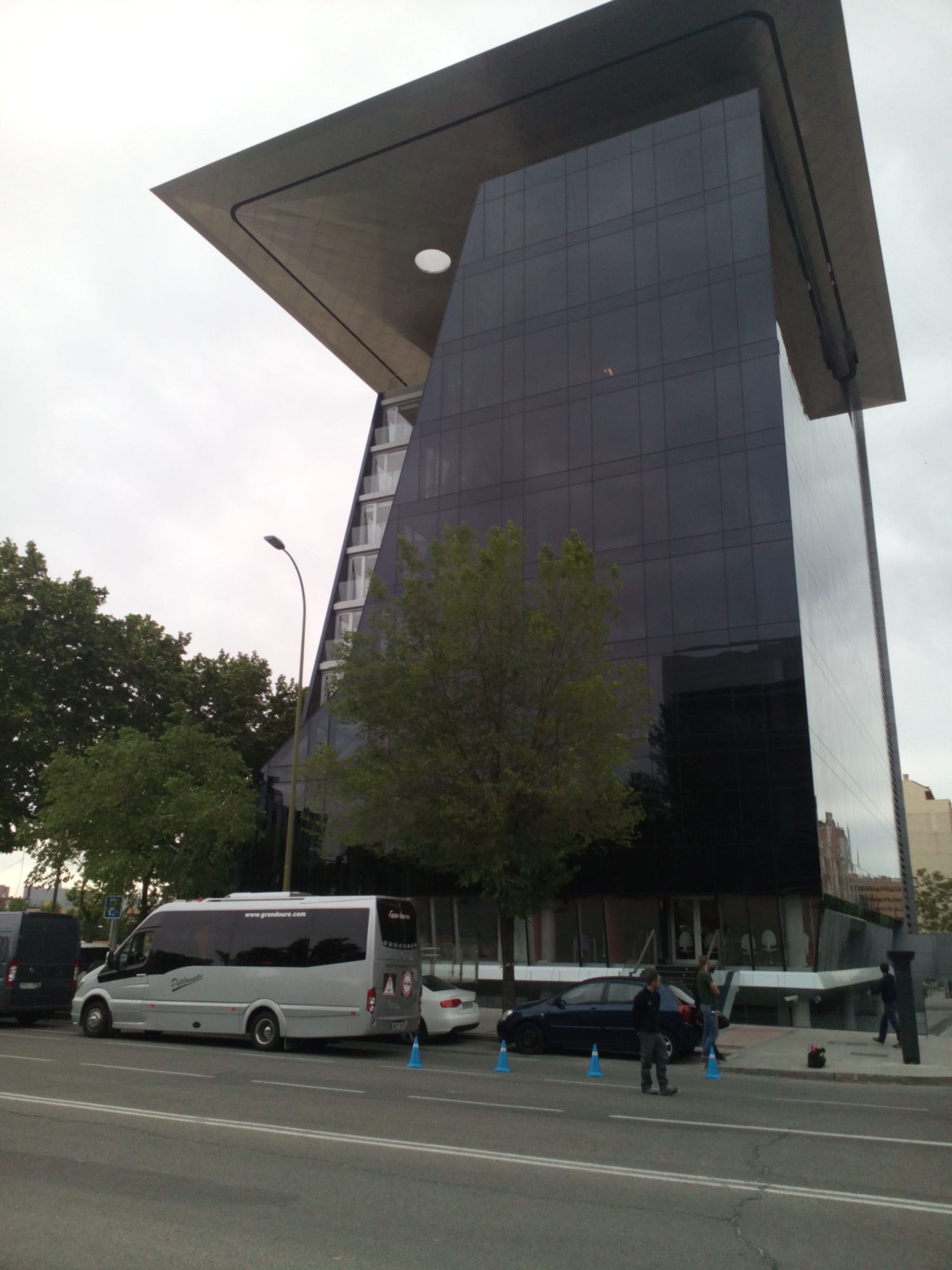 You can hire a minibus in Madrid with Grandoure company